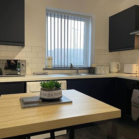 Modern Apartment With En-Suite & Private Kitchen Stoke-on-Trent Zewnętrze zdjęcie