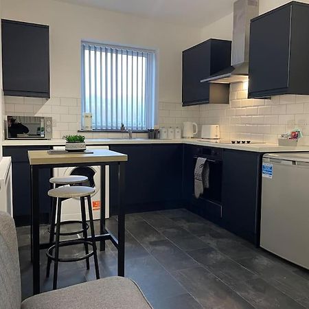 Modern Apartment With En-Suite & Private Kitchen Stoke-on-Trent Zewnętrze zdjęcie